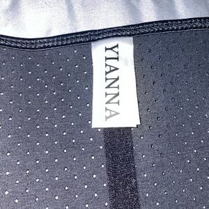 XL YIANNA Black Waist Trainner.